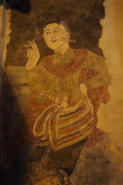 ワット・プーミン本堂内陣の壁画はタイ民俗画の源流に思えます。