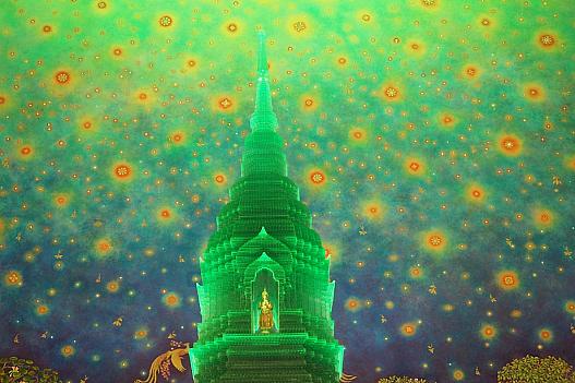 仏塔内の緑の仏塔。その中におはします金色の仏様。