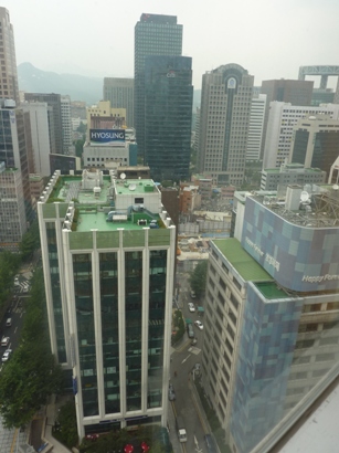 こちらも部屋からの眺め
右端に鐘路タワーが見えます。