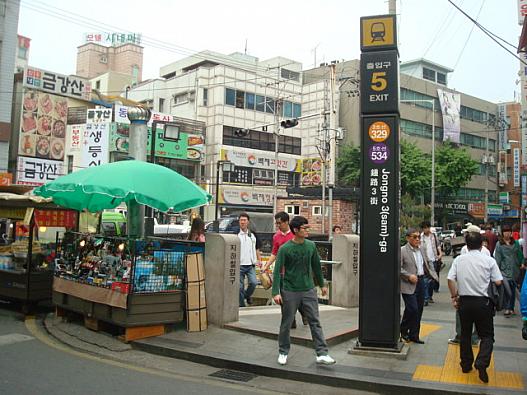 鐘路３街駅５番出口