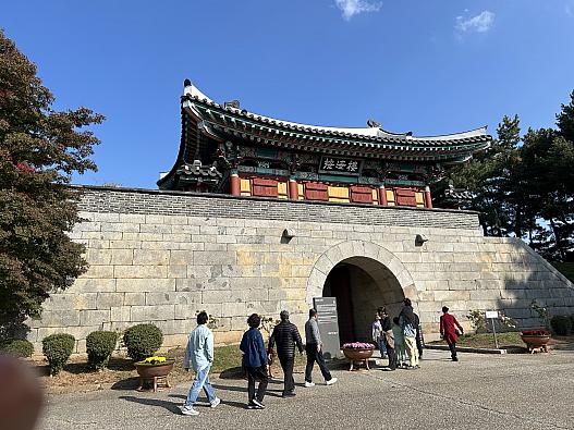 中にお寺がありますが、要塞として戦ったそうです。