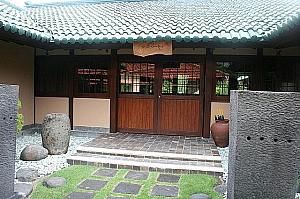 素敵なお庭の中に、プールやレストランが点在しています。日本食「南風」も風格が漂っています。
