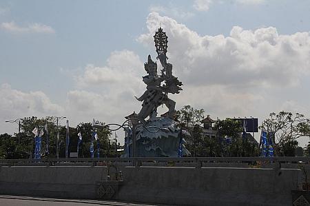 バイパスのデワルチ像