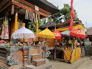 ガルンガン、クニンガン以外にも、バリの至る所で寺院祭礼も行われます。