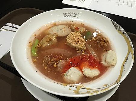 イエンタフォー（Ying Tau Foe noodles with assorted fish balls with soup） 120バーツ