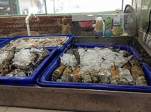 新鮮かつ大ぶりな魚介類がタイでは安く手に入ります