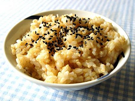 玄米ご飯は香ばしく、ふわふわです　白米はリクエストしてください