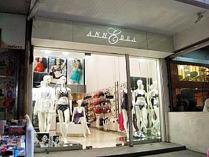 以前ナビで紹介した女性下着専門店「ANN BRA」、この先がコンベント通りです