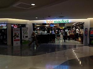 スーパーマーケットも入っているため、タイの食材などを購入することができます。