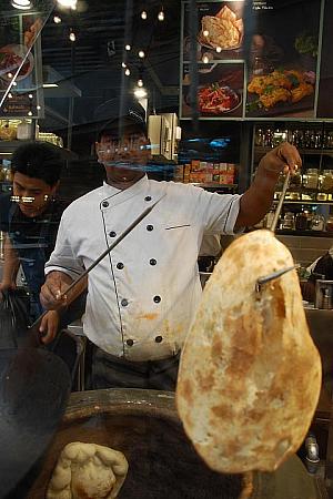 ナンを焼く専用の窯を持つインド料理店