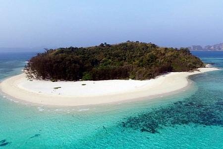バンブー島　白砂に囲まれた無人島