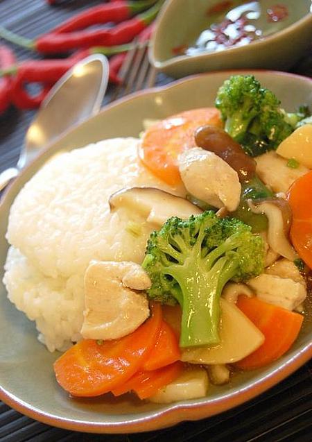 【レシピ】鶏肉と野菜のタイ風あんかけごはん