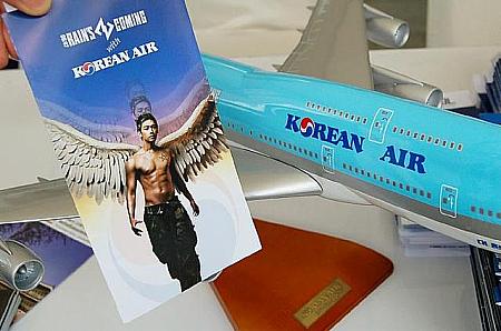 飛行機の機体に人物が描かれたのは、韓国ではRAINがはじめて！という快挙です。