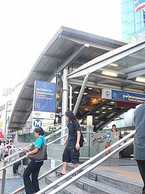 ラチャダーぶらぶら歩き！MRTタイ文化センター駅～フワイクワン駅編 ラチャダー 市場フワイクワン