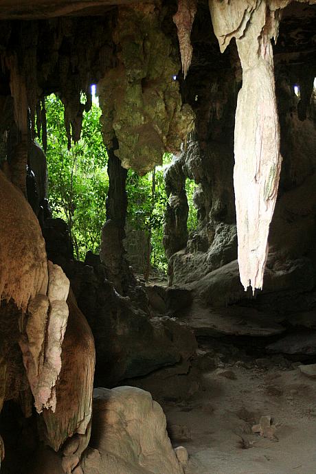 素晴らしい鍾乳洞！「Pee Hua Toe Cave」の壁には動物などが描かれているそうです。