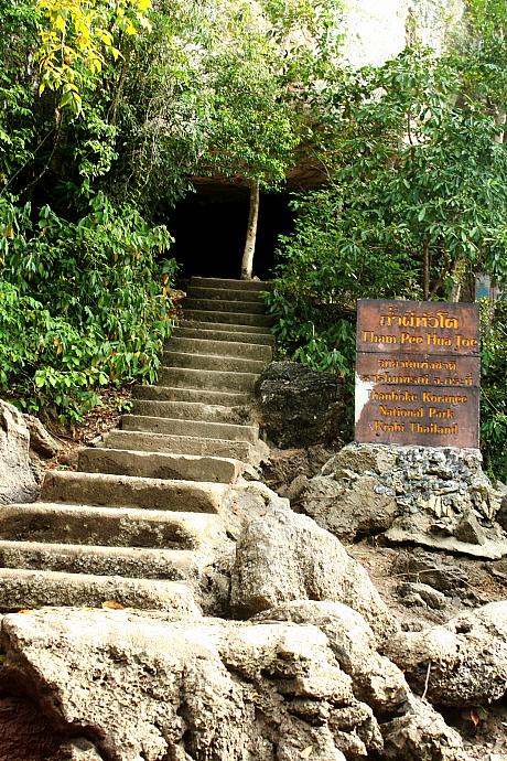 洞窟が多いパンガーですが、特にお勧めするのは「Pee Hua Toe Cave」と「 Lod Cave」。