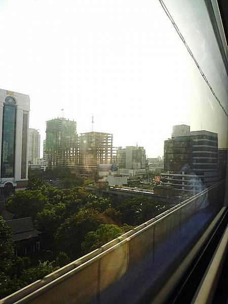 窓が大きいためバンコクの町並みを見ることが出来ます