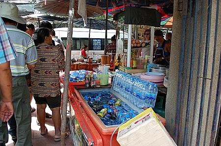 タイでの旅行中はいつも水分補給をお忘れなく！