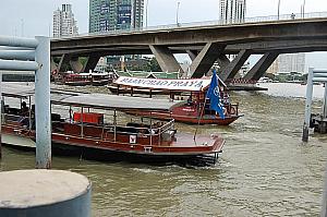 タイ人の生活に欠かせない交通手段の一つが水上ボートです