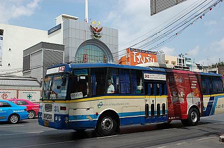タイのローカルバスに乗るのはかなりの上級者です