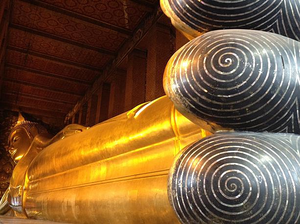 ワットポーと言えば、涅槃仏。タイ観光で、これは外せません。