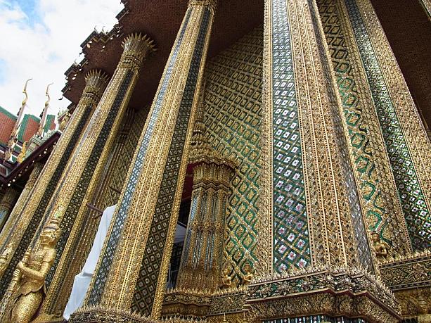 王宮は、柱や壁のモザイクも細かくて綺麗なので、そちらも注目してみてくださいね。