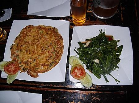 タイ風オムレツと空芯菜<br>
タイ料理の定番です