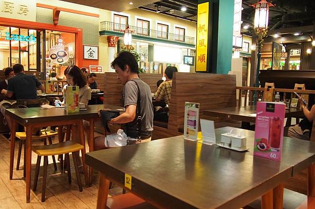 タイ人にも人気の古奈屋のカレーうどん。日本で食べるよりもお得な価格で食べられるんですよ。皆さんも、カレーうどんが恋しくなったらぜひどうぞ。