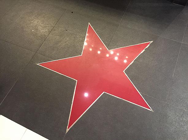 床には、これまたハリウッドぽい星が。