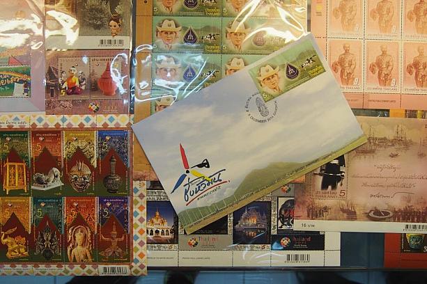アナログではありますが、ナビは時々、絵葉書を送ります。切手の絵柄も選べて楽しいですよ！皆さんも、旅行の楽しさを絵葉書で日本の友達におすそ分けしましょう～。
