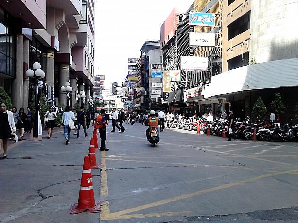 日本人旅行者がとにかく多い　シーロム通りのタニヤ　通称日本人街