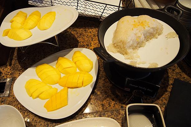 タイの人気デザート「カオニャオマムアン（もち米とマンゴー）」もありますよ。