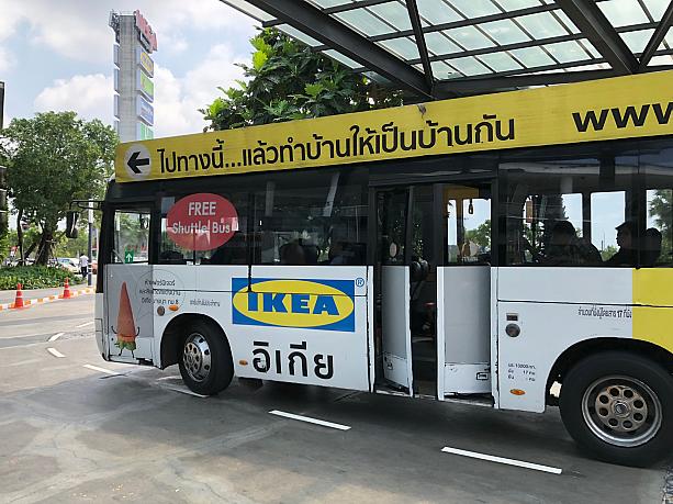 ナビの目的地はIKEAなので、メガバンナーの入り口でIKEA行きのバスに乗り換えます。（ウドムスック駅からIKEAへの直行無料シャトルバスもあります）。