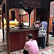 華僑が多いバンコクで、多くの人が集まるワットマンコンです。