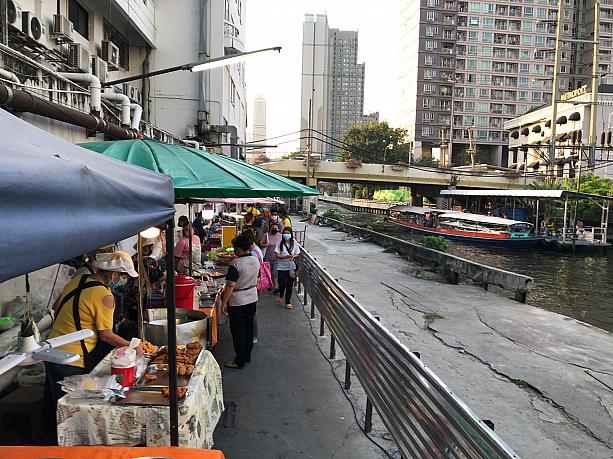 タイの人たちの普段の暮らしが垣間見える市場は街歩きにオススメの場所です。