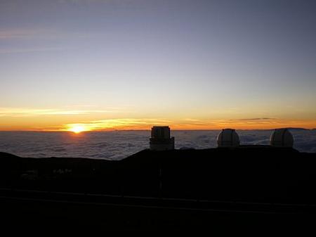 天文台と夕日
