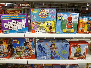 １０ドル以下のおもちゃも豊富。ディズニーのキャラクター商品もあります。
