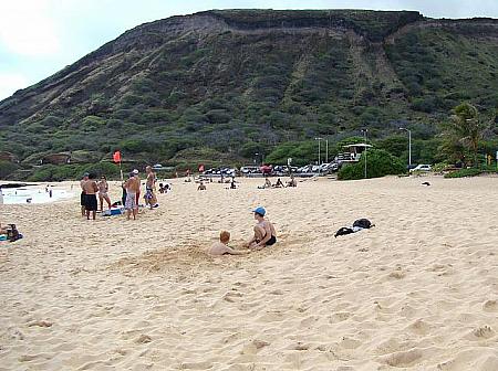 平日のビーチで多く見かけるのは、アメリカ本土からハワイ旅行中のキッズ。