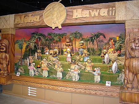 カワイイもの好きのお子さんなら大満足、ロイヤル・ハワイアン・センターの隣にある「テディベア・ワールド・ハワイ」