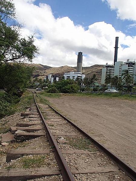 ハワイの鉄道が近くを通ります