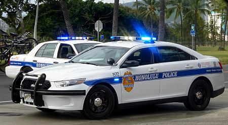 何かあったら９１１に電話しましょう。ハワイでは警察も、救急車もダイヤル９１１！！