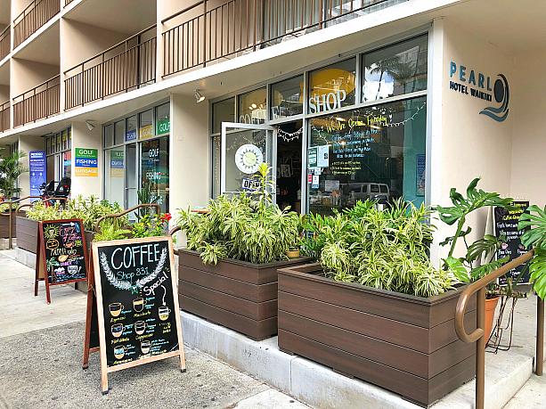看板に誘われて行ってみたカフェ、「COFFEE Shop 831」。はちさんいち？　実は「やさい」と読むんだそう。オーナーは日本の方。