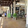カハラ地区とハワイカイ地区の間にある、のんびりとローカルなアイナハイナ・ショッピングセンター。