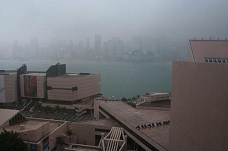 奥に香港島が見えます