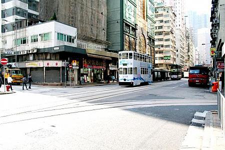 トラムが通る大通りに出ると目の前にラマダ香港ホテルがあります。エアポートシャトルバスはこのホテルに停まります。