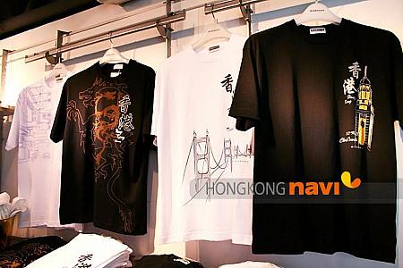 旅行者用に特別に作られた香港のデザインTシャツ。おみやげに人気。2枚でHK$120とお値段もお手ごろです。