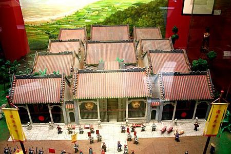 清朝時代は、政府の出先として使われていた蓮峯廟の模型