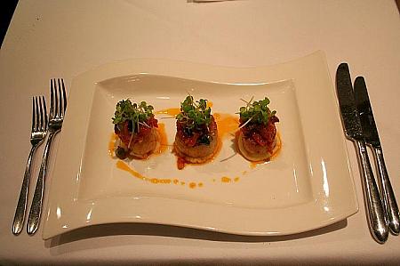 Pan seared jumbo Hokkaido scallops with a puttanesca sauce　HK$118