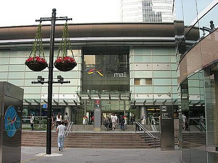 IFCショッピングモールやその隣の日本領事館の入っているエクスチェンジ・スクエア