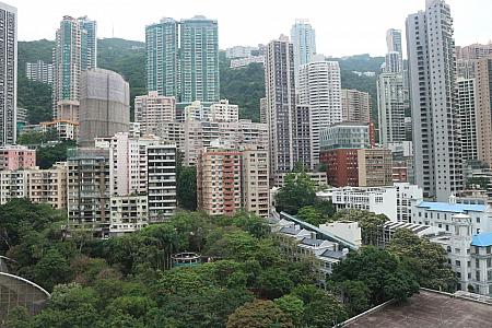 客室から見える景色の一例。ちょうど、隣の香港公園がよく見えました。緑が多く、リゾート感たっぷり。